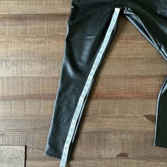 Nordstrom Rack Faux Leather Fleece Lined Womens Leggings Size Small - Picture 7 of 8